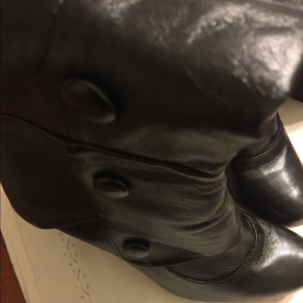 High heeled boots